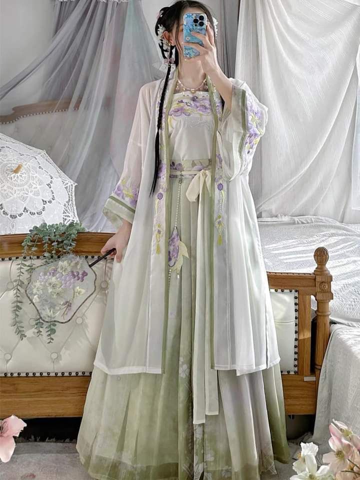 The Revival of Hanfu:The Elegance of Pengfeng斗笠 and Doupo in Modern Times The Revival of Hanfu:The Elegance of Pengfeng斗笠 and Doupo in Modern Times