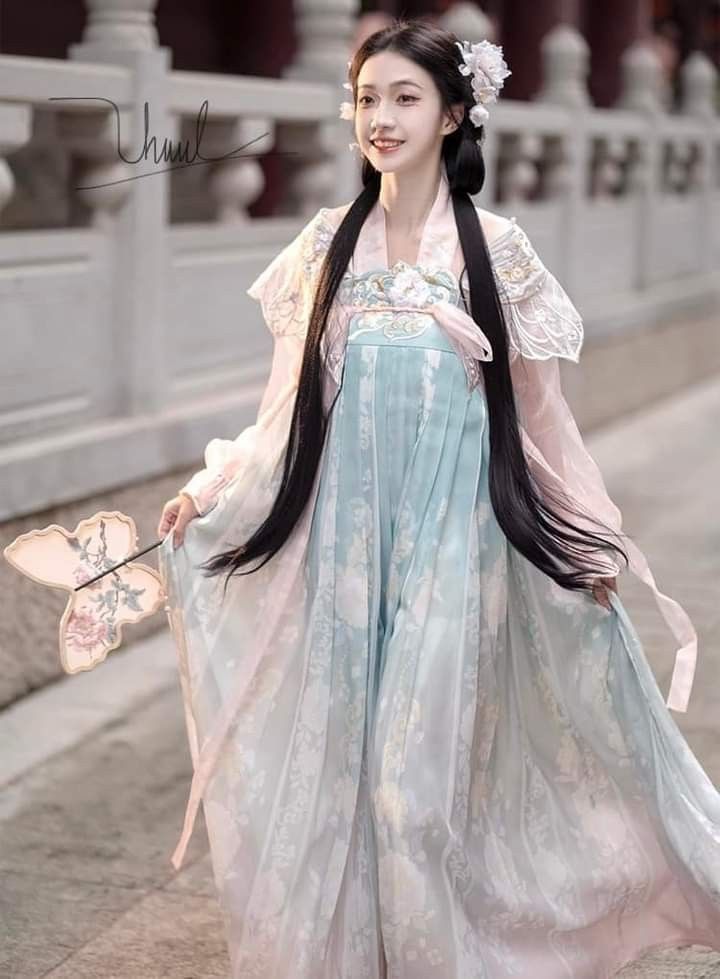 The Revival of Traditional Hanfu Fashion:A 15-Year-Olds Perspective on Ancient Chinese Costume The Revival of Traditional Hanfu Fashion:A 15-Year-Olds Perspective on Ancient Chinese Costume