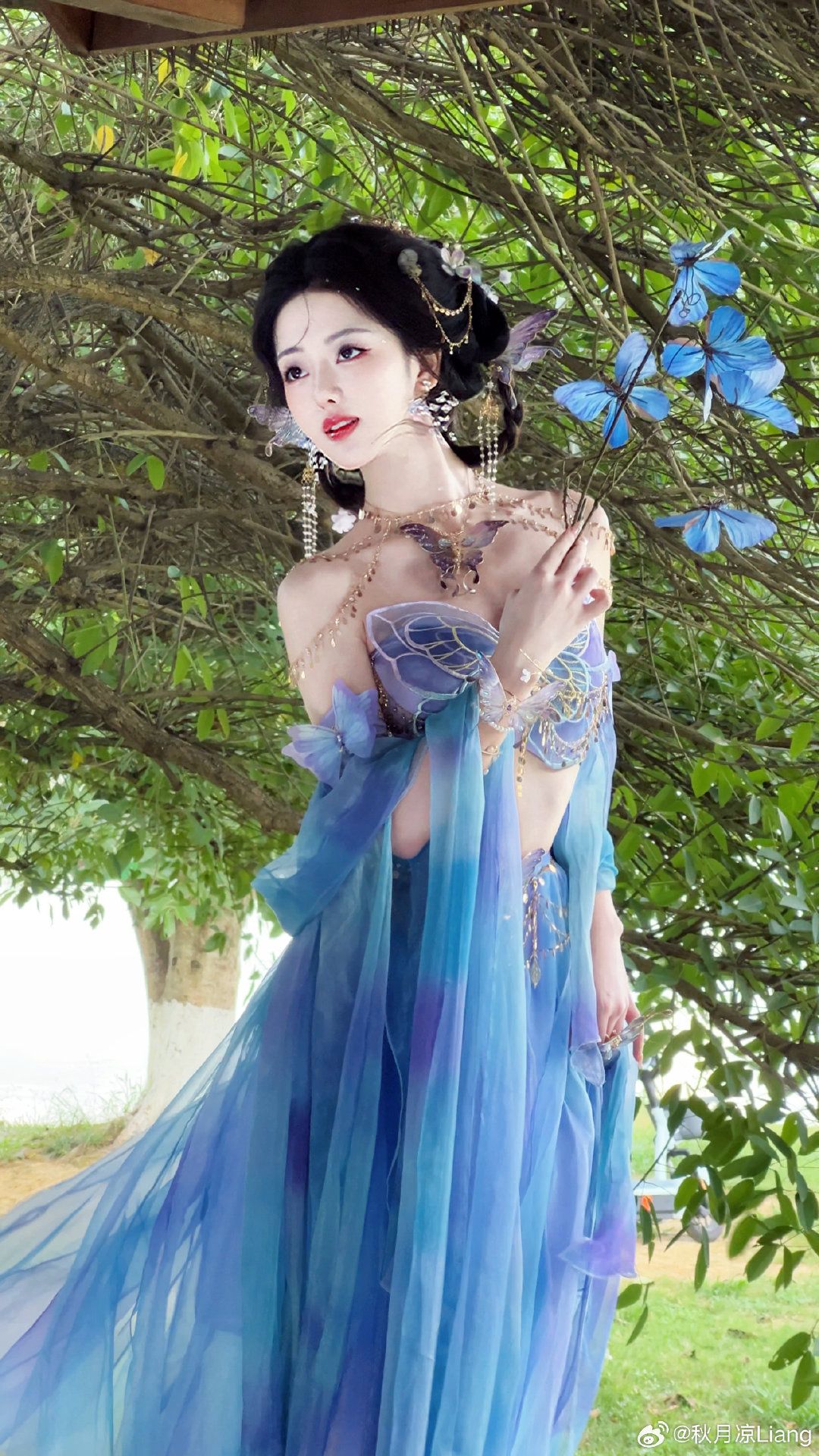 Hanfu New Year Headdress:A Traditional Glint for the Holiday Hanfu New Year Headdress:A Traditional Glint for the Holiday