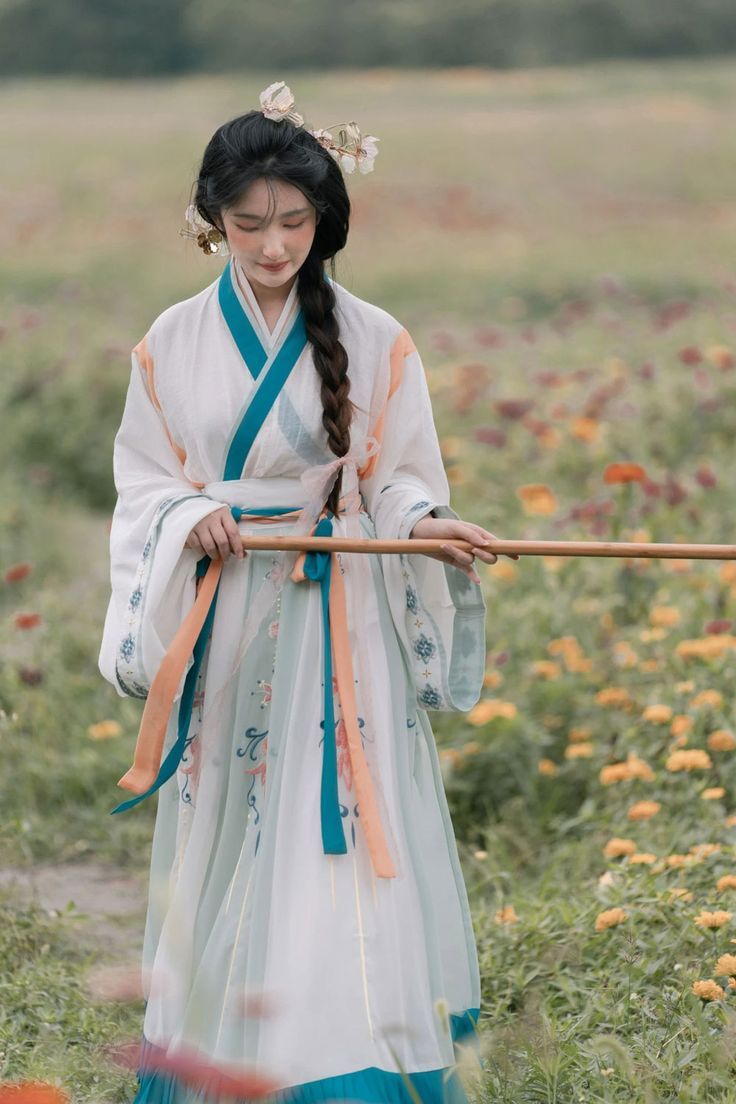 Cloud Dream Silk:The Revival of Hanfu Traditional Chinese Clothing Cloud Dream Silk:The Revival of Hanfu Traditional Chinese Clothing