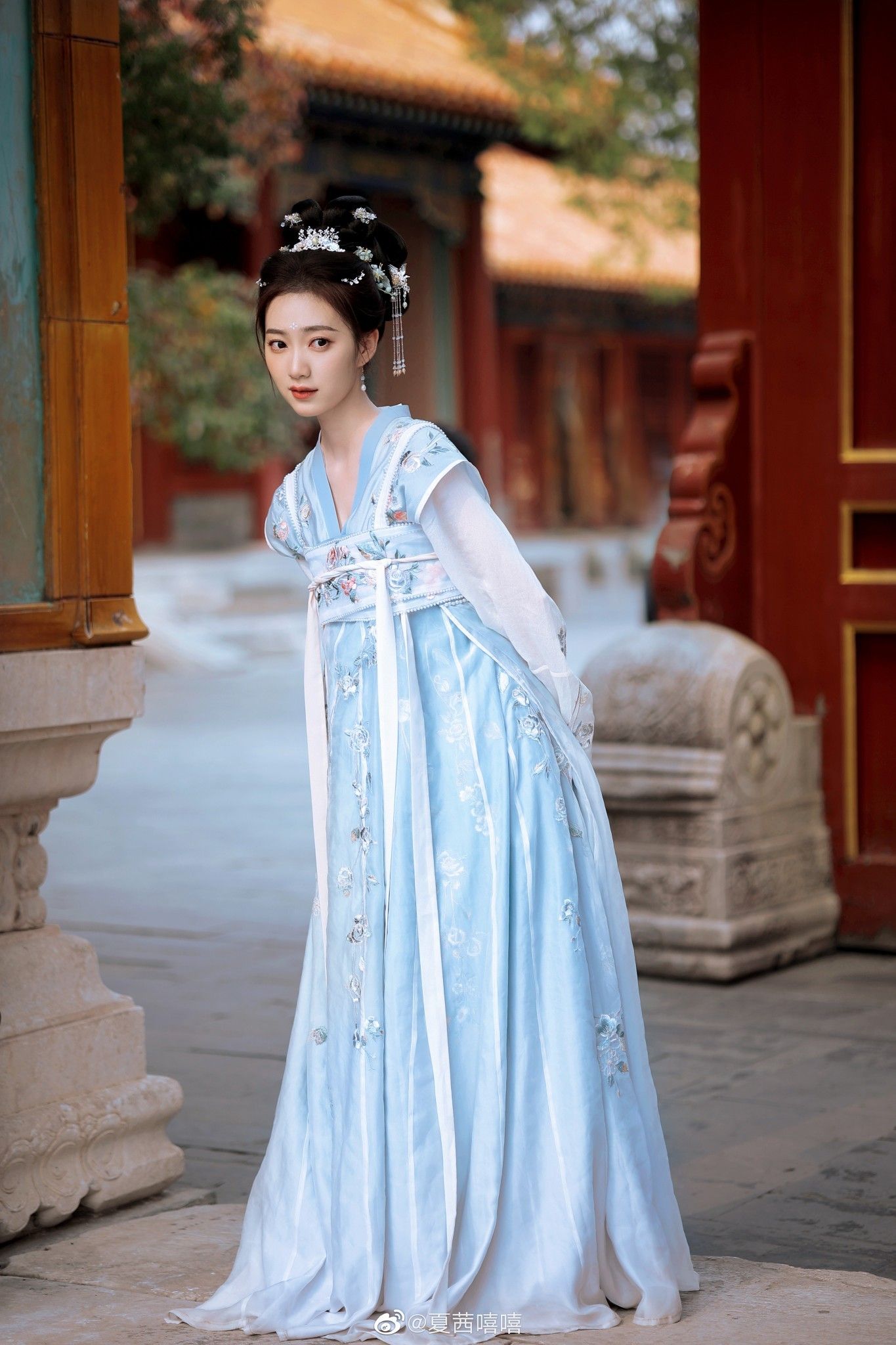 The Elegance of Qipao:Exploring the World of Huo Xiuxiu The Elegance of Qipao:Exploring the World of Huo Xiuxiu