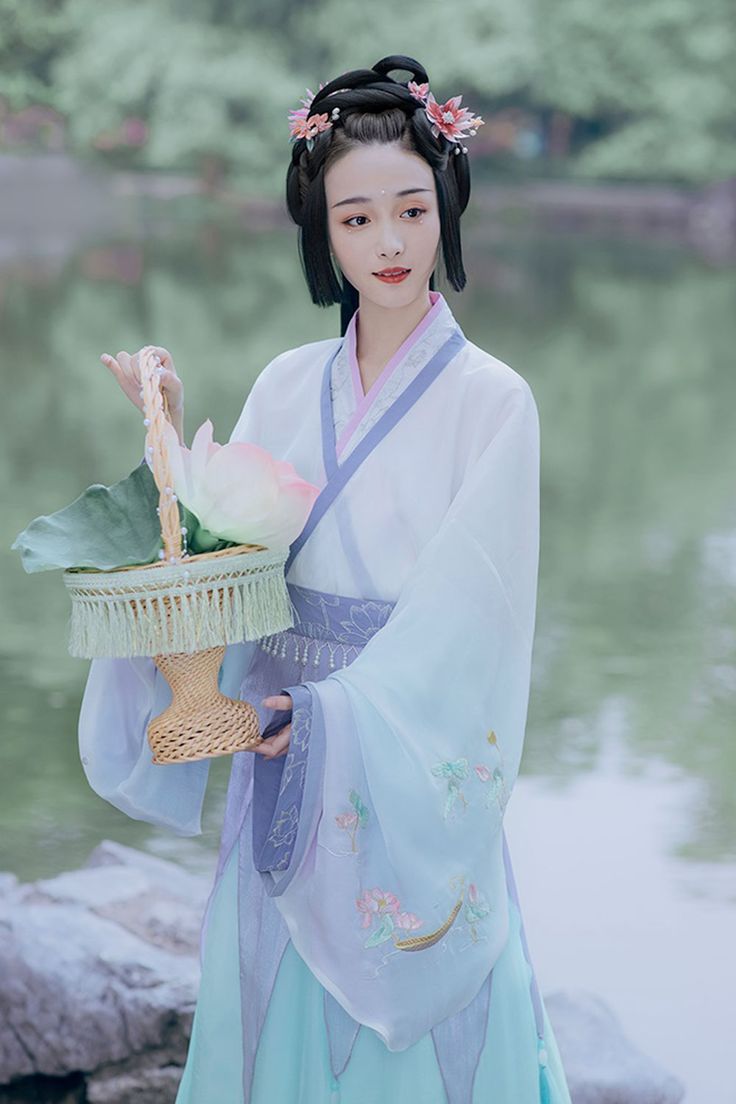 Song-Style Hanfu:Splendor of Flower Festival in Ancient China Song-Style Hanfu:Splendor of Flower Festival in Ancient China