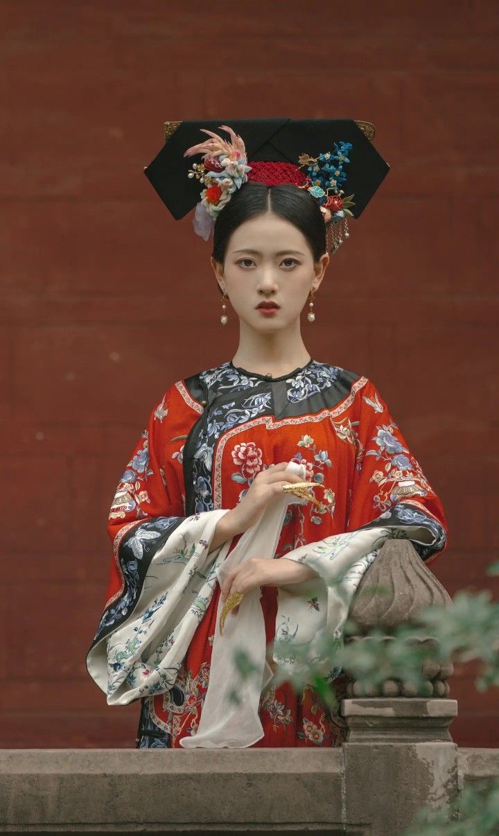 Embracing the Allure of Red Autumn Winter Cheongsam:A Guide to Fashionable Qipao Embracing the Allure of Red Autumn Winter Cheongsam:A Guide to Fashionable Qipao