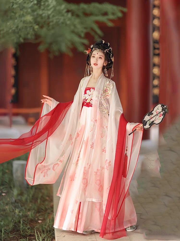 Jing Tians Stylish Si Teng Qipao:The Allure of Traditional Elegance Jing Tians Stylish Si Teng Qipao:The Allure of Traditional Elegance