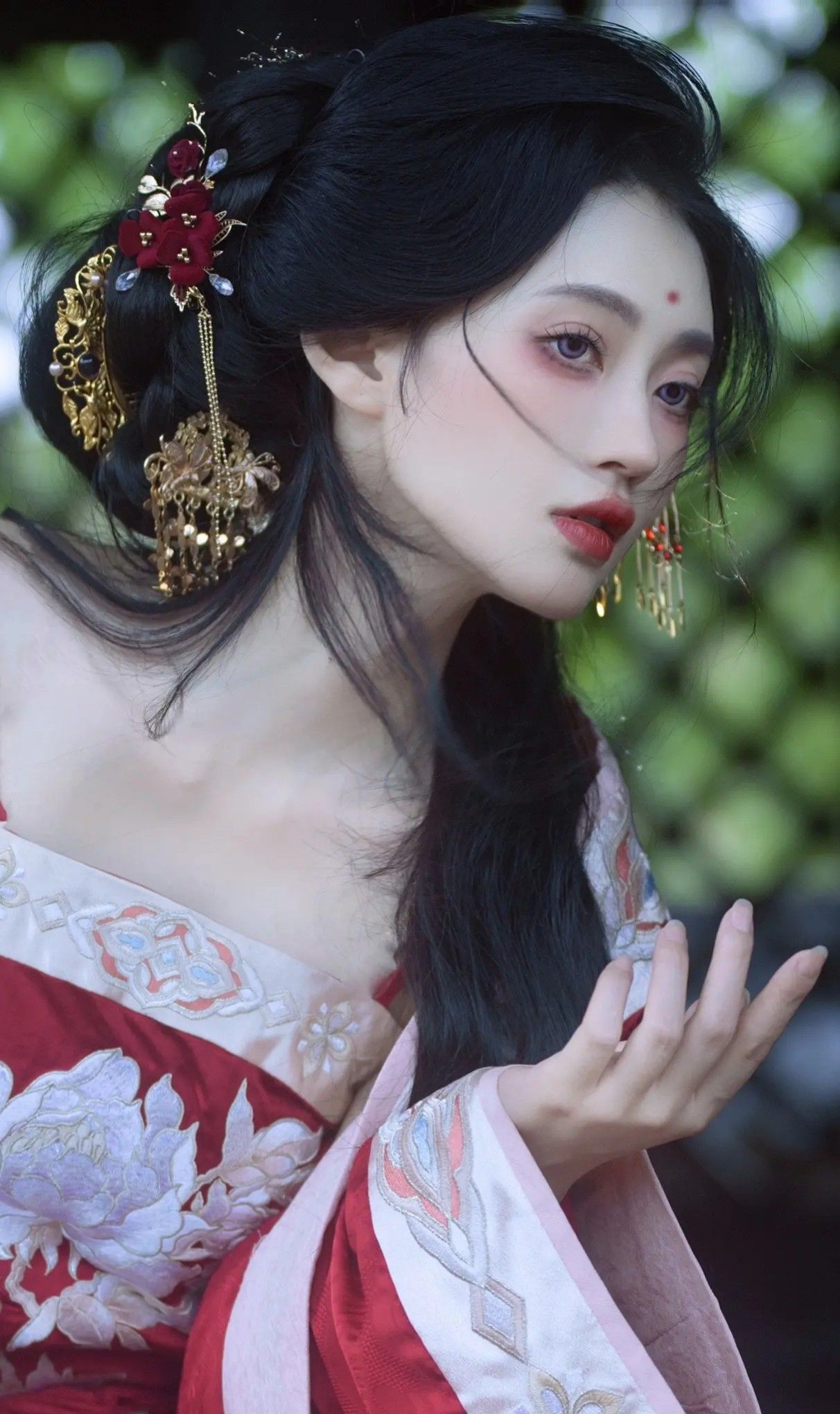 Elegant Hanfu Net Skirt:A Glance into Traditional Chinese Beauty Elegant Hanfu Net Skirt:A Glance into Traditional Chinese Beauty