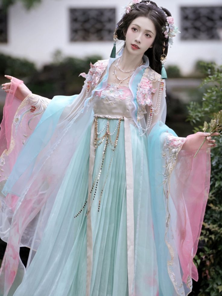 The Legend of Gaia and the Revival of Traditional Hanfu Fashion The Legend of Gaia and the Revival of Traditional Hanfu Fashion