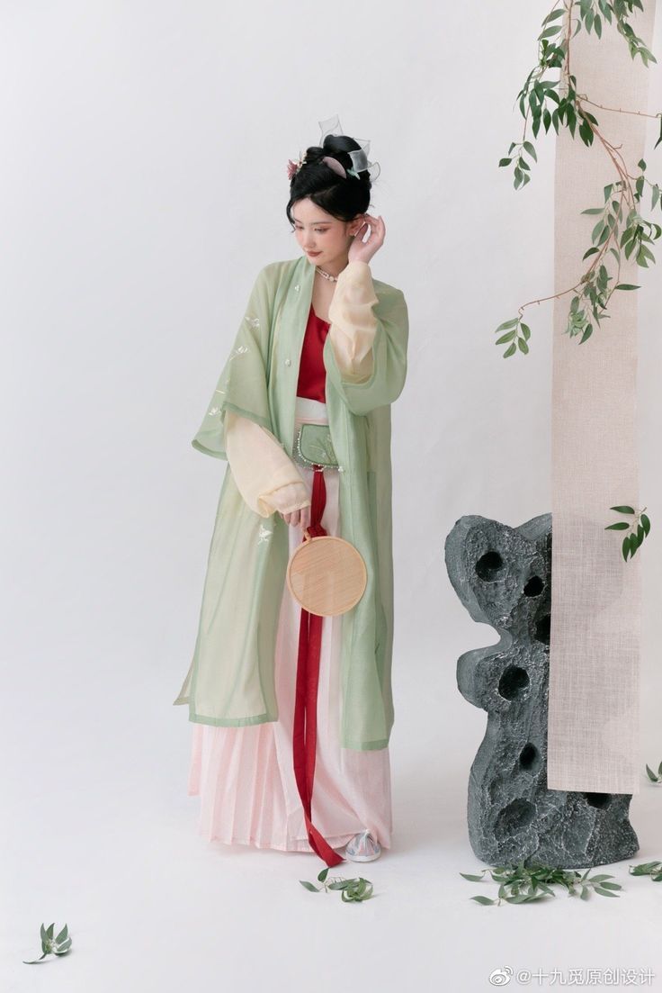Mini-Sized New Chinese Winter Fashion:The Resurgence of the Horseface Skirt in Traditional Style Mini-Sized New Chinese Winter Fashion:The Resurgence of the Horseface Skirt in Traditional Style