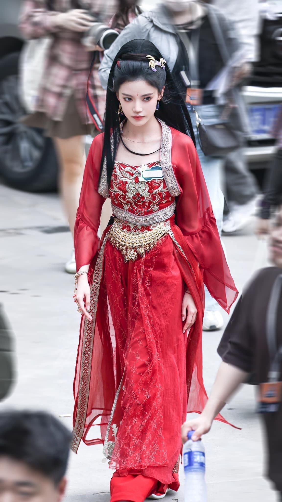 Enhancing the Comfort and Style of Hanfu for Everyday Wear for Plus-Size Girls Enhancing the Comfort and Style of Hanfu for Everyday Wear for Plus-Size Girls