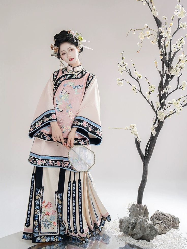 The Charcoal Blue Horseface Skirt:A Blend of Tradition and Modernity The Charcoal Blue Horseface Skirt:A Blend of Tradition and Modernity