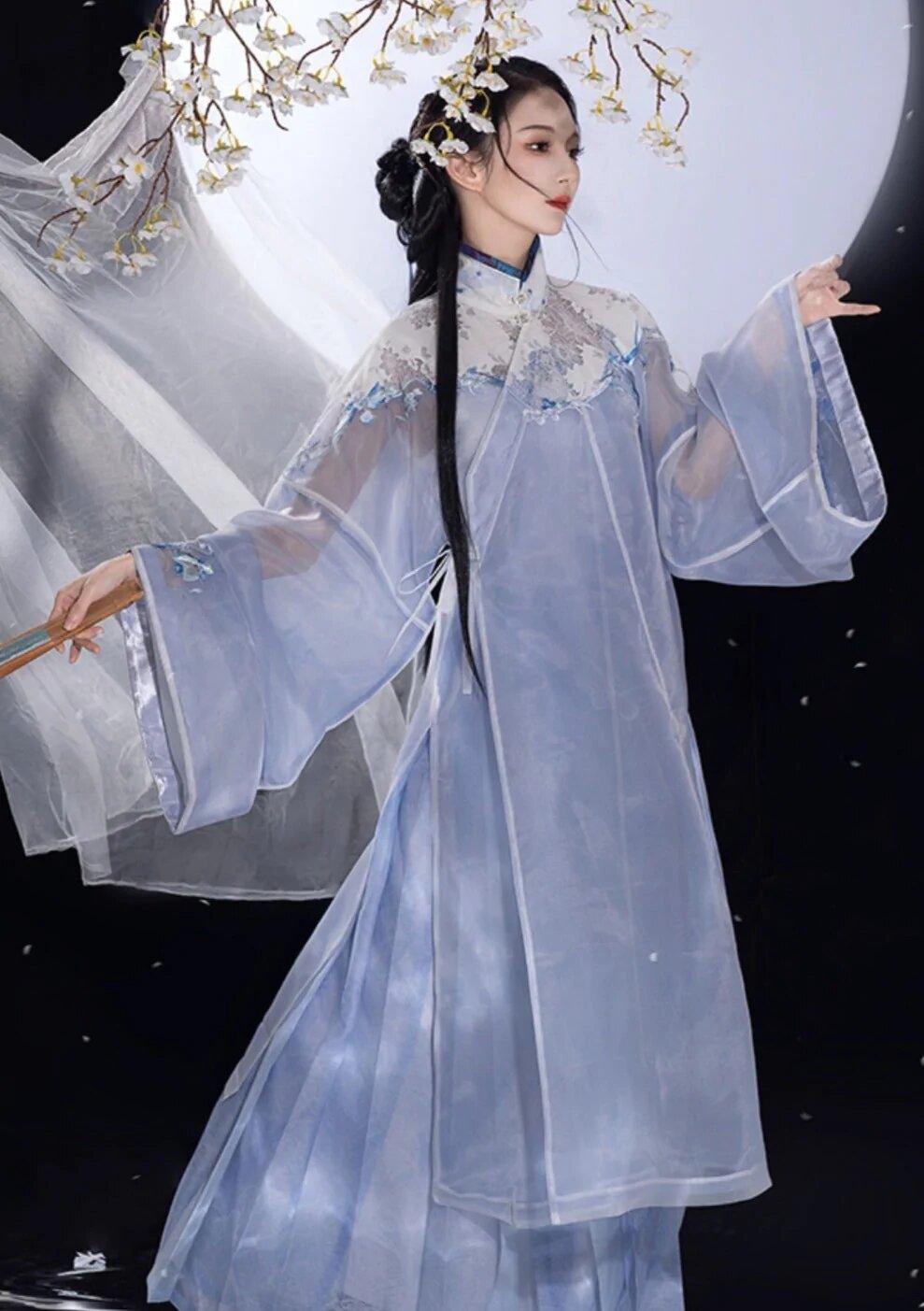 Embracing Traditional Elegance:A New-Style Chinese Hanfu Womens Ensemble Embracing Traditional Elegance:A New-Style Chinese Hanfu Womens Ensemble