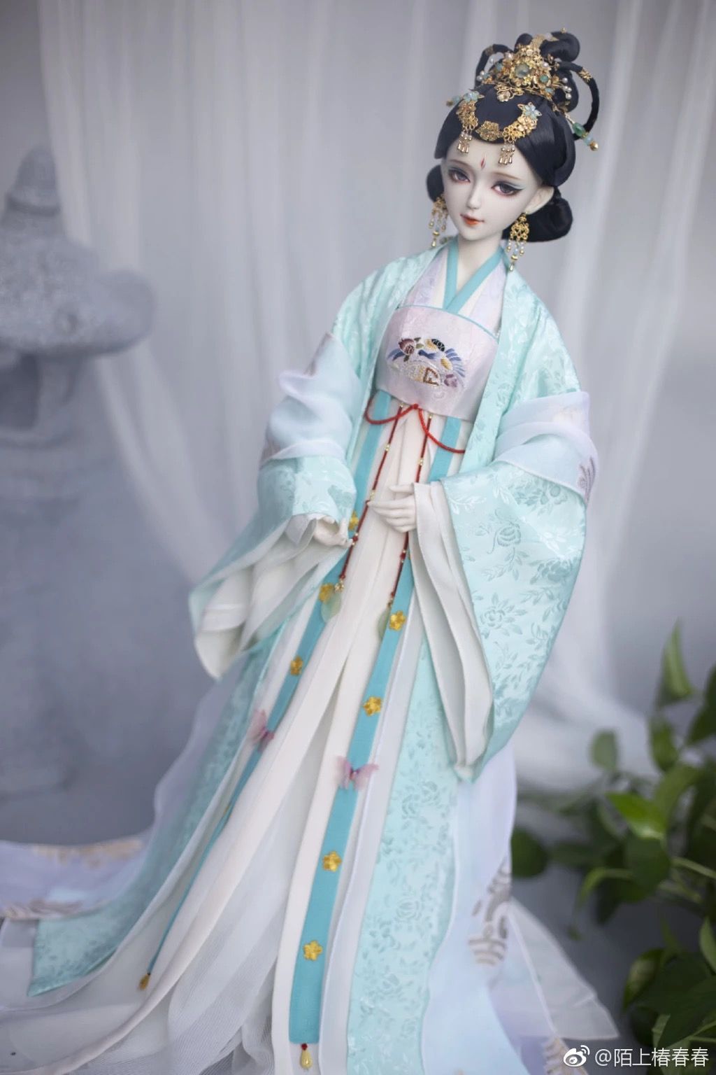 The Journey of a 12-Year-Old Hanfu Girl The Journey of a 12-Year-Old Hanfu Girl