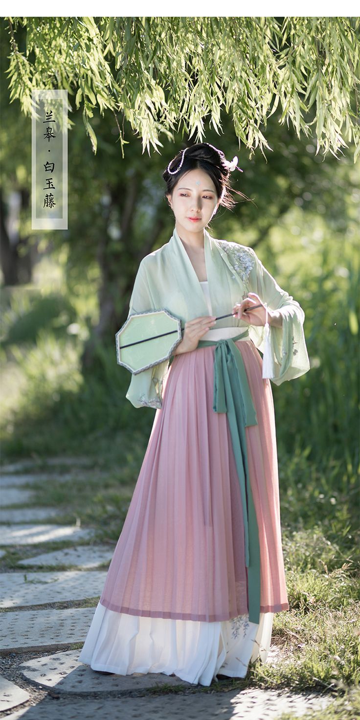 Embracing the New Sino-Style:A Mini-Sized Ensemble of Ma-Face Skirt and Traditional Elegance Embracing the New Sino-Style:A Mini-Sized Ensemble of Ma-Face Skirt and Traditional Elegance