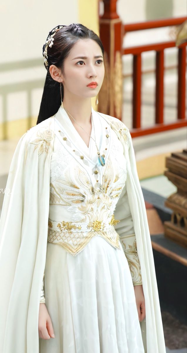 The Elegance of Cheongsam and its Accompanying Cape:A Journey into Traditional Chinese Fashion The Elegance of Cheongsam and its Accompanying Cape:A Journey into Traditional Chinese Fashion
