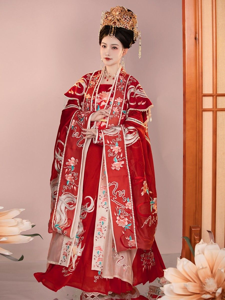 Enhancing Traditional Hanfu Fashion for a Nine-Year-Old Girl in Summer Enhancing Traditional Hanfu Fashion for a Nine-Year-Old Girl in Summer