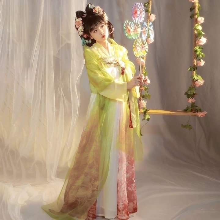 The Radiance of Chest-Length Hanfu:Highlighting the Beauty of White The Radiance of Chest-Length Hanfu:Highlighting the Beauty of White
