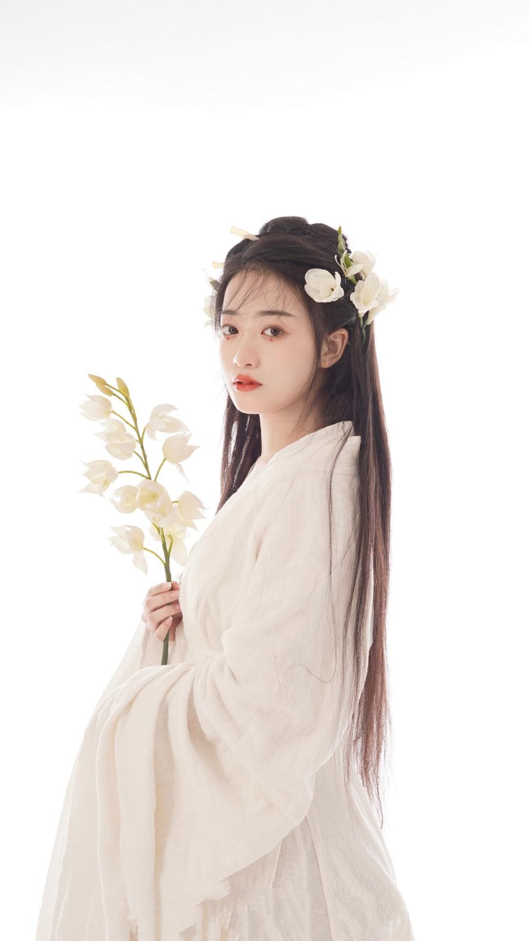 Petite Charm:The Art of Donning a Mini-Sized Cheongsam Set Petite Charm:The Art of Donning a Mini-Sized Cheongsam Set