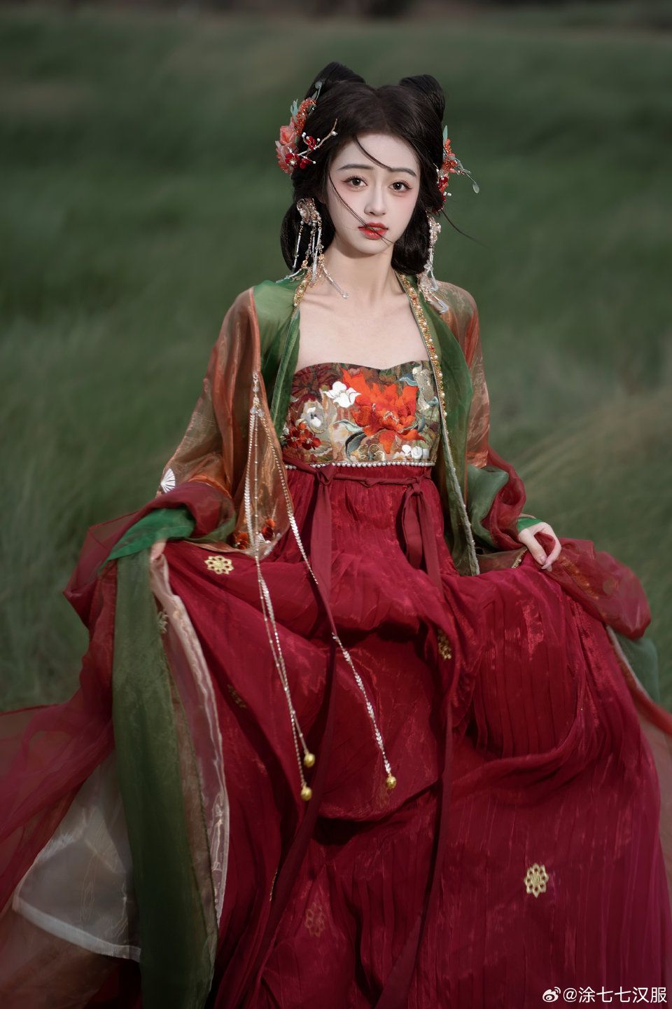 Embracing Elegance:The New 2023 Black Cheongsam Revolution Embracing Elegance:The New 2023 Black Cheongsam Revolution