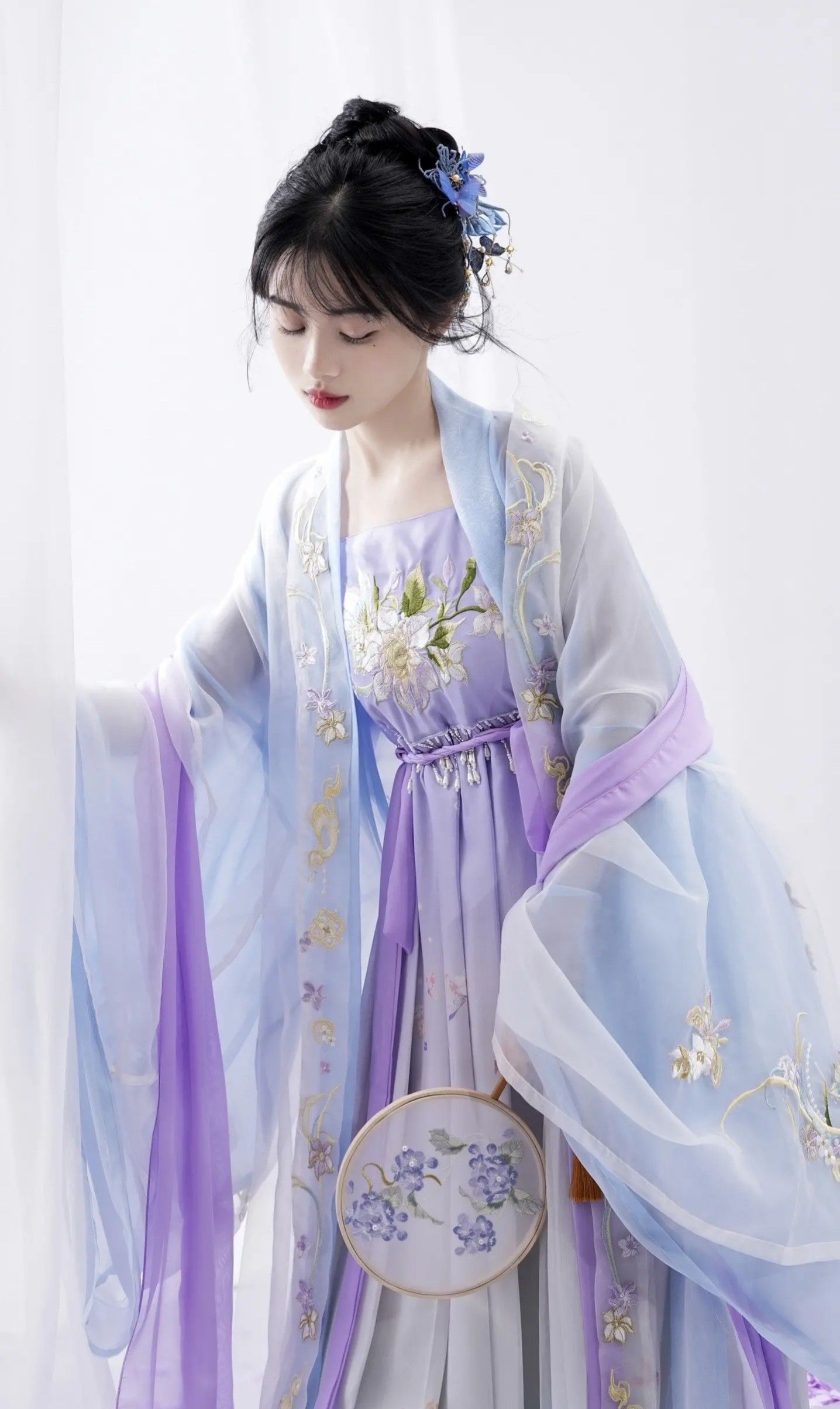 Hanfu Umbrellas:A Shield Against Heavy Rainstorms Hanfu Umbrellas:A Shield Against Heavy Rainstorms