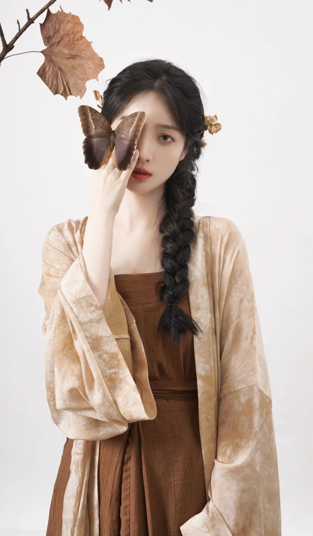 Innovating the Traditional Cheongsam:A Two-Piece Set Redesign Innovating the Traditional Cheongsam:A Two-Piece Set Redesign