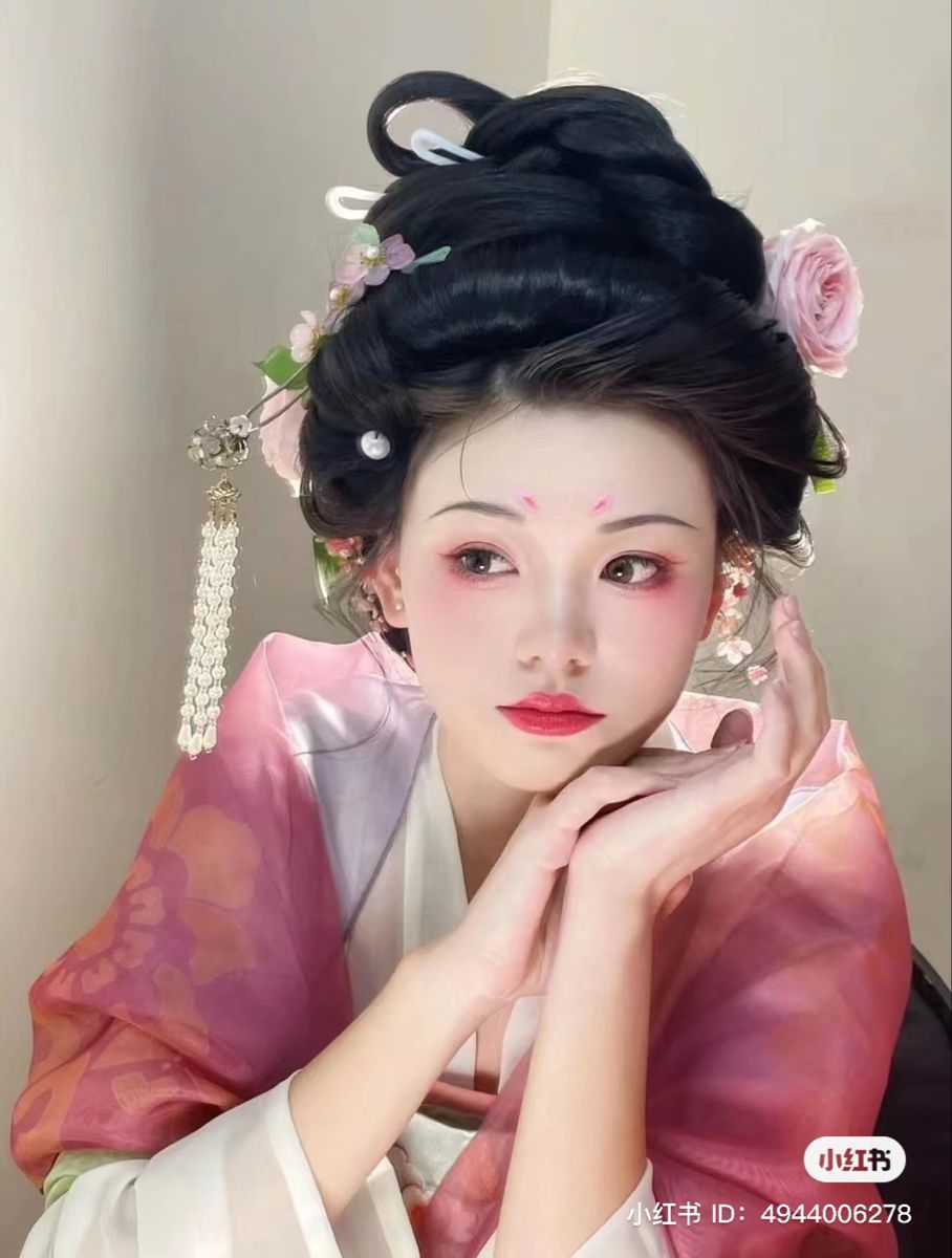 Winter Comfort in Tang-Style Hanfu Shoes Winter Comfort in Tang-Style Hanfu Shoes
