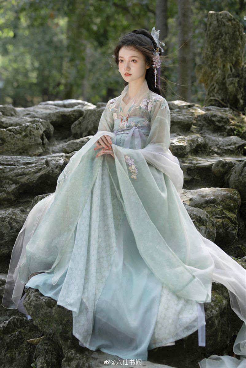 The Enchantment of Chinese-Style Black Horseface Skirt The Enchantment of Chinese-Style Black Horseface Skirt