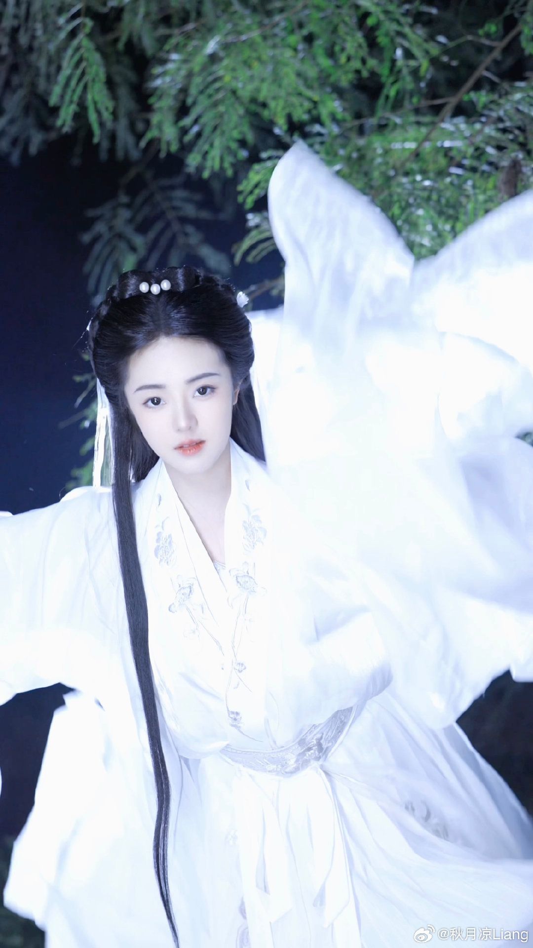 Hanfu Fashion:The Revival of Traditional Chinese Adult Attire Hanfu Fashion:The Revival of Traditional Chinese Adult Attire