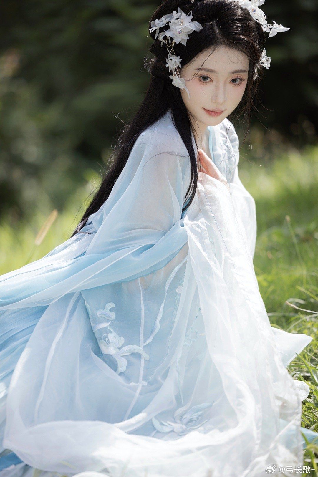 The Elegance of Long Cheongsam:A Glamor of Traditional Splendor The Elegance of Long Cheongsam:A Glamor of Traditional Splendor