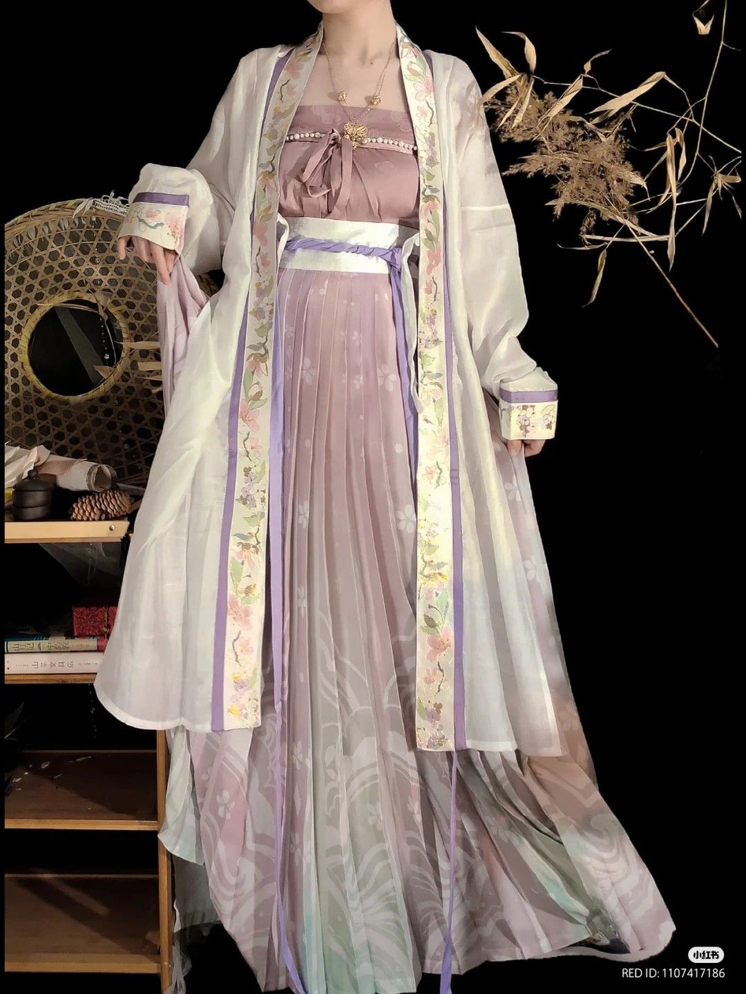 The Enchantment of Silk Cheongsam:Unraveling the Mystery of Silkworm Silk The Enchantment of Silk Cheongsam:Unraveling the Mystery of Silkworm Silk