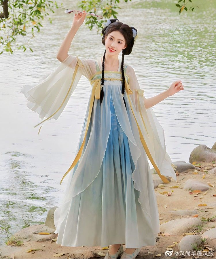 Children in Red Hanfu Performance Attire:A Glimpse into Traditional Splendor Children in Red Hanfu Performance Attire:A Glimpse into Traditional Splendor