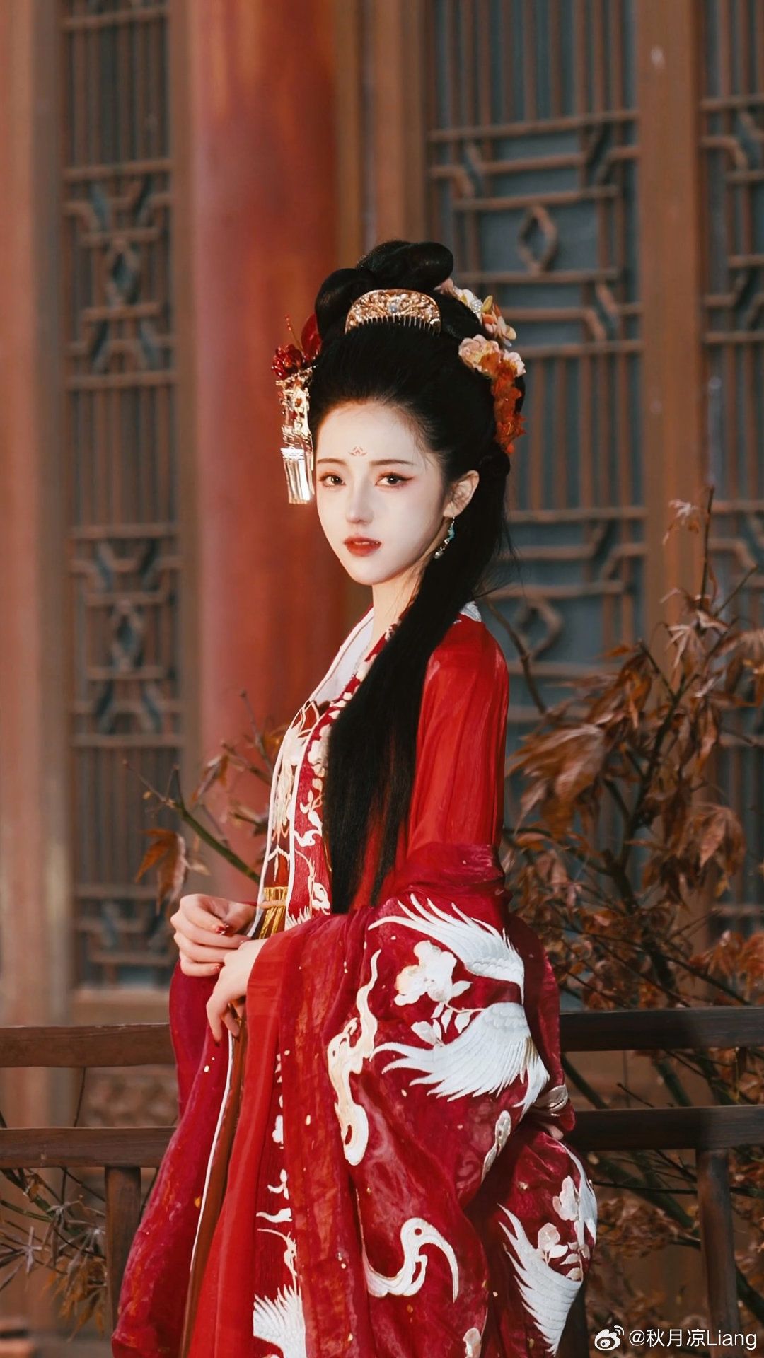 Embracing Tradition:The 2024 Youth Qipao Revolution Modernizing the Classic Flag in Fashion Embracing Tradition:The 2024 Youth Qipao Revolution Modernizing the Classic Flag in Fashion