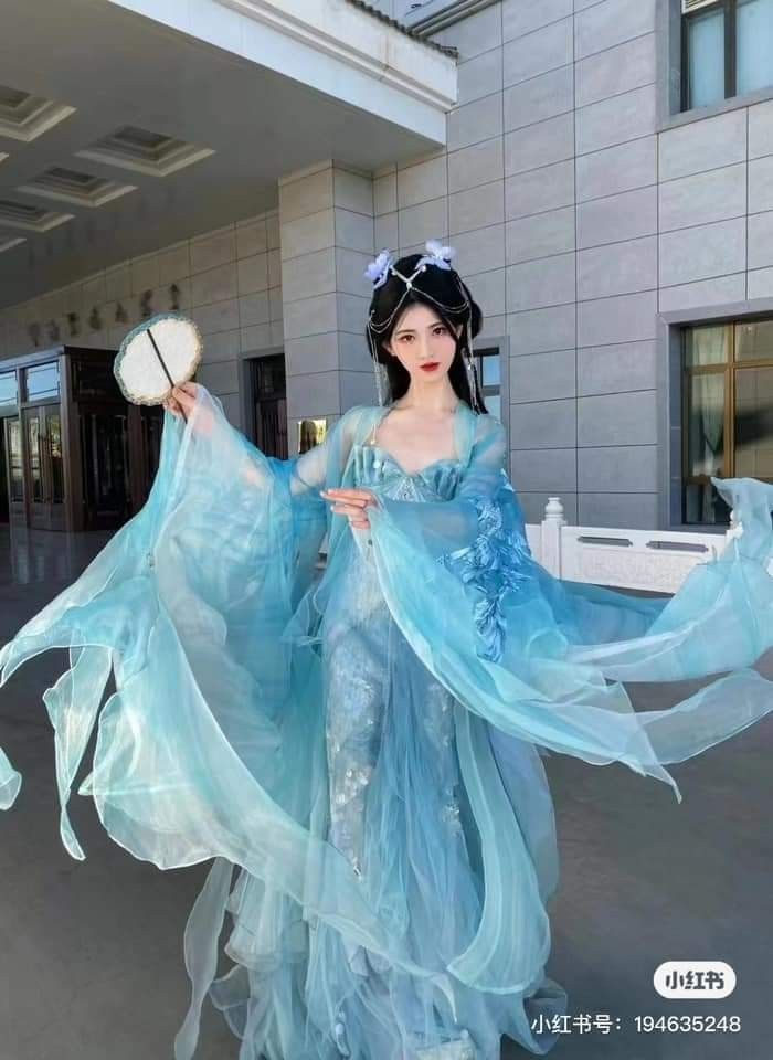 Embracing the New Sino-Style:The Red Cheongsams Evolution Embracing the New Sino-Style:The Red Cheongsams Evolution