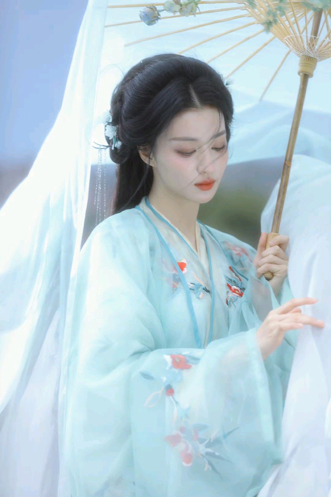 Li Leyuans Hanfu Fashion:Exploring the Elegance of Lou Si Style Li Leyuans Hanfu Fashion:Exploring the Elegance of Lou Si Style