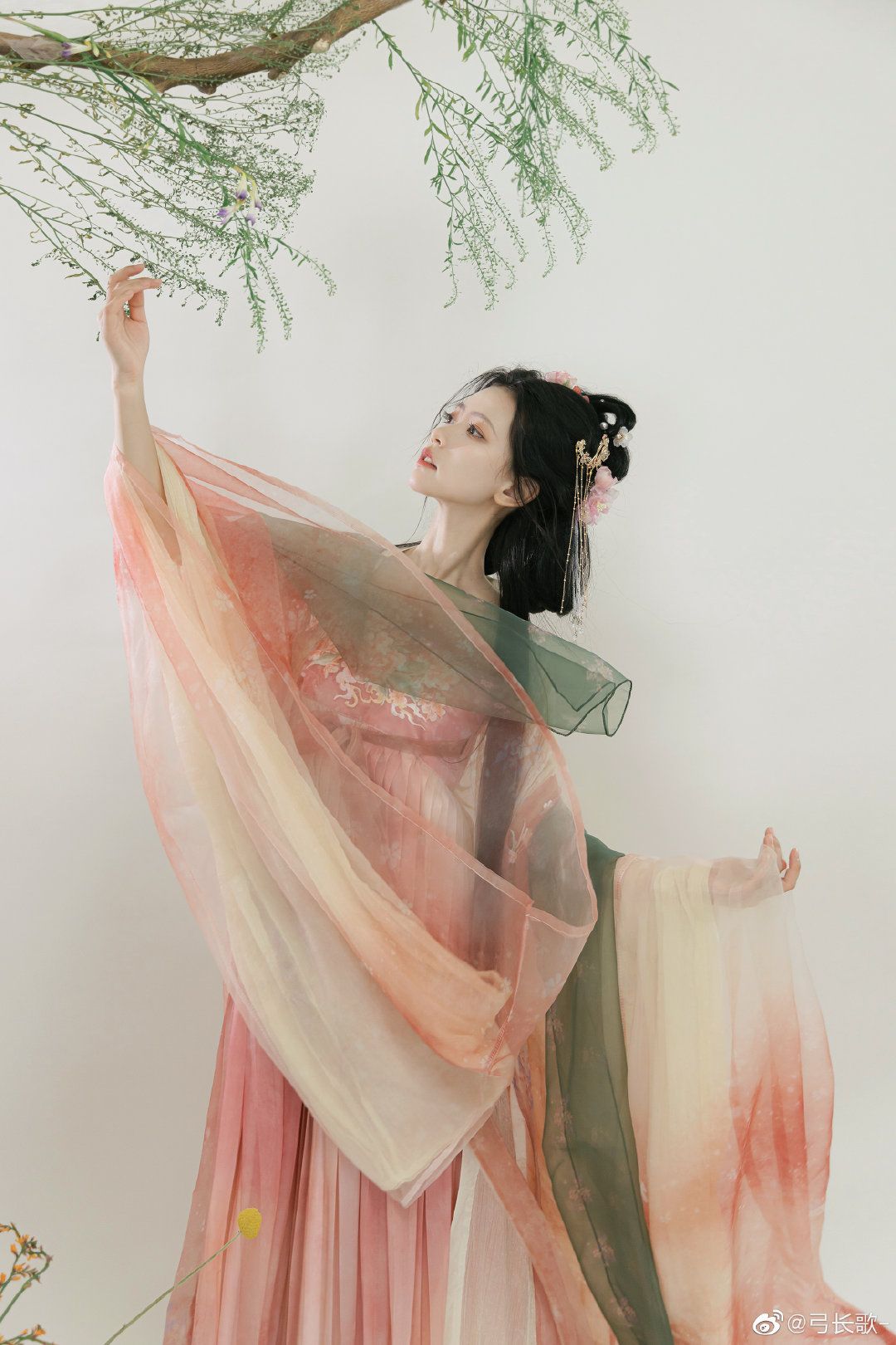 Summer 2023:The New Wave of Stylish Qipao at Fashion Shows Summer 2023:The New Wave of Stylish Qipao at Fashion Shows