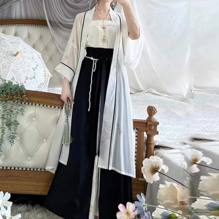 Moon Sleeve Cheongsam:A Blend of Tradition and Modern Elegance Moon Sleeve Cheongsam:A Blend of Tradition and Modern Elegance