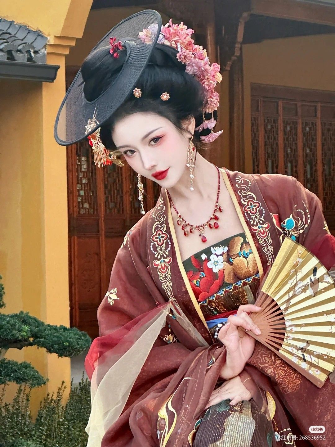 Reinventing Traditional Tang-Style Hanfu:The Revival of Chinese Cultural Fashion Reinventing Traditional Tang-Style Hanfu:The Revival of Chinese Cultural Fashion