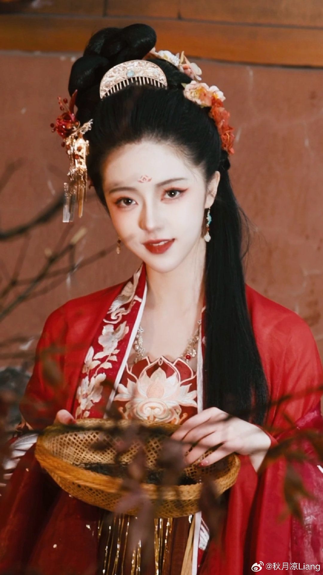 Embracing the Plus-Size Chinese Hanfu Fashion:A Journey into Traditional Elegance Embracing the Plus-Size Chinese Hanfu Fashion:A Journey into Traditional Elegance
