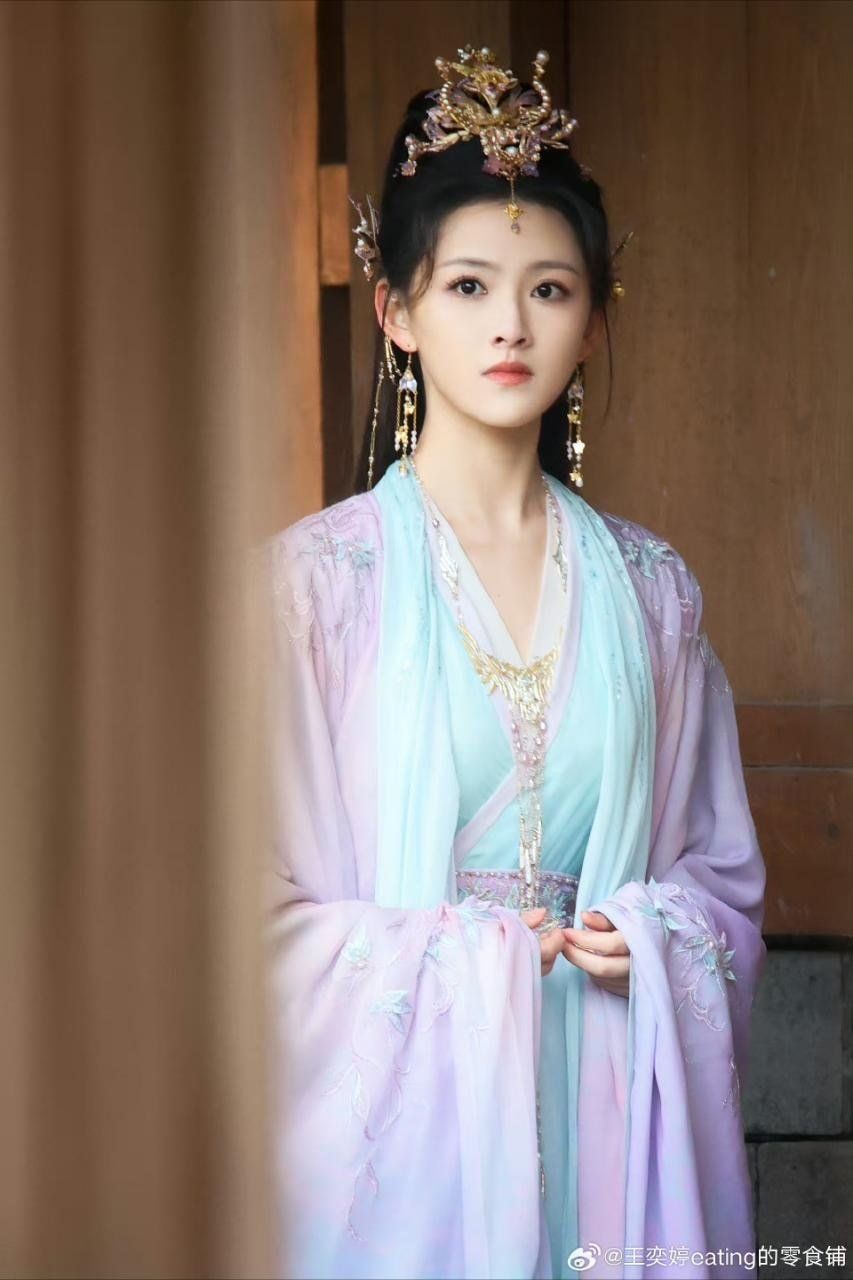 The Seductive Charm of a Cheongsam-Wearing Female Student in Long-Style The Seductive Charm of a Cheongsam-Wearing Female Student in Long-Style
