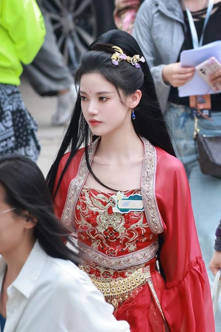 The Charm of Song Dynasty Hanfu for Petite Women:A Journey into the World of Miniature Elegance The Charm of Song Dynasty Hanfu for Petite Women:A Journey into the World of Miniature Elegance