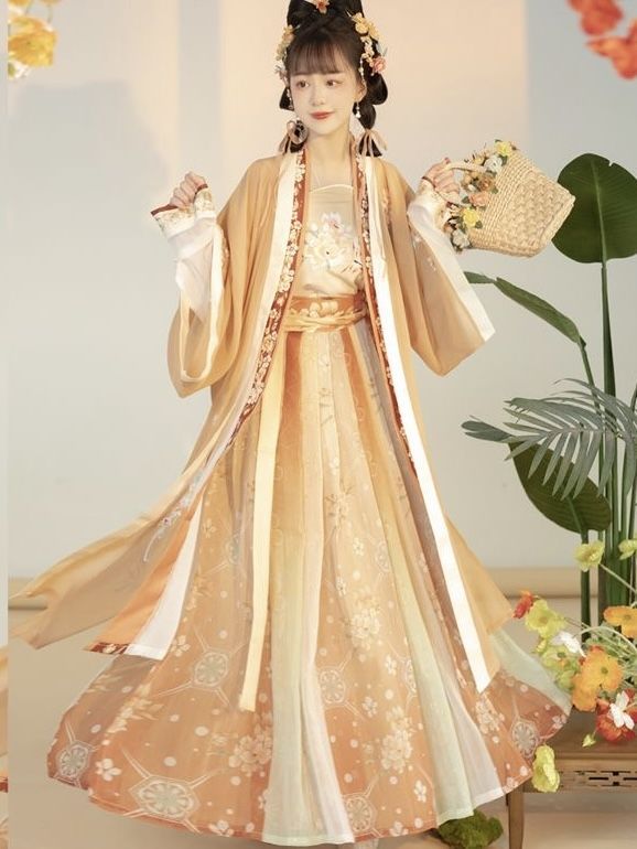 Embracing the S-Curve:Styling Qipao for a Pear-Shaped Body Embracing the S-Curve:Styling Qipao for a Pear-Shaped Body