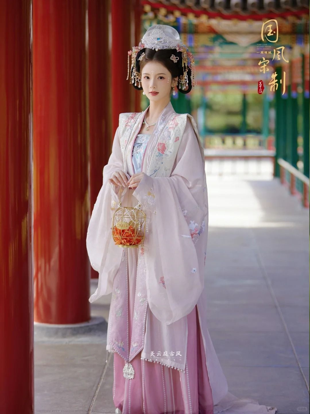 Plus Size Cheongsam with Long Skirt:Embracing the Beauty of Traditional Elegance Plus Size Cheongsam with Long Skirt:Embracing the Beauty of Traditional Elegance