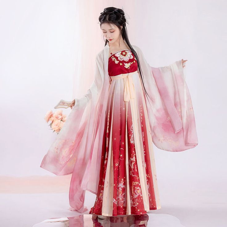 The Aristocratic Cheongsam:An Elegant Evolution The Aristocratic Cheongsam:An Elegant Evolution
