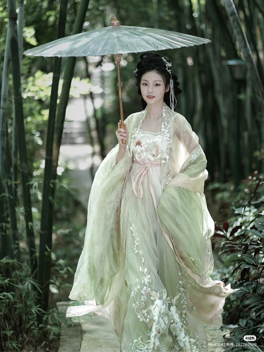 The Elegance of Cheongsam Fabric:The Silk Story The Elegance of Cheongsam Fabric:The Silk Story