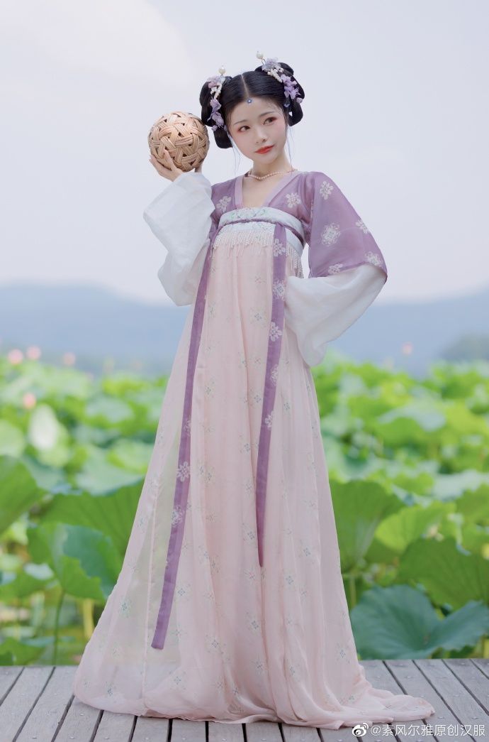 Adult Womens Traditional Chinese New Year Celebration Hanfu Costume)for Autumn-Winter Seasons Adult Womens Traditional Chinese New Year Celebration Hanfu Costume)for Autumn-Winter Seasons
