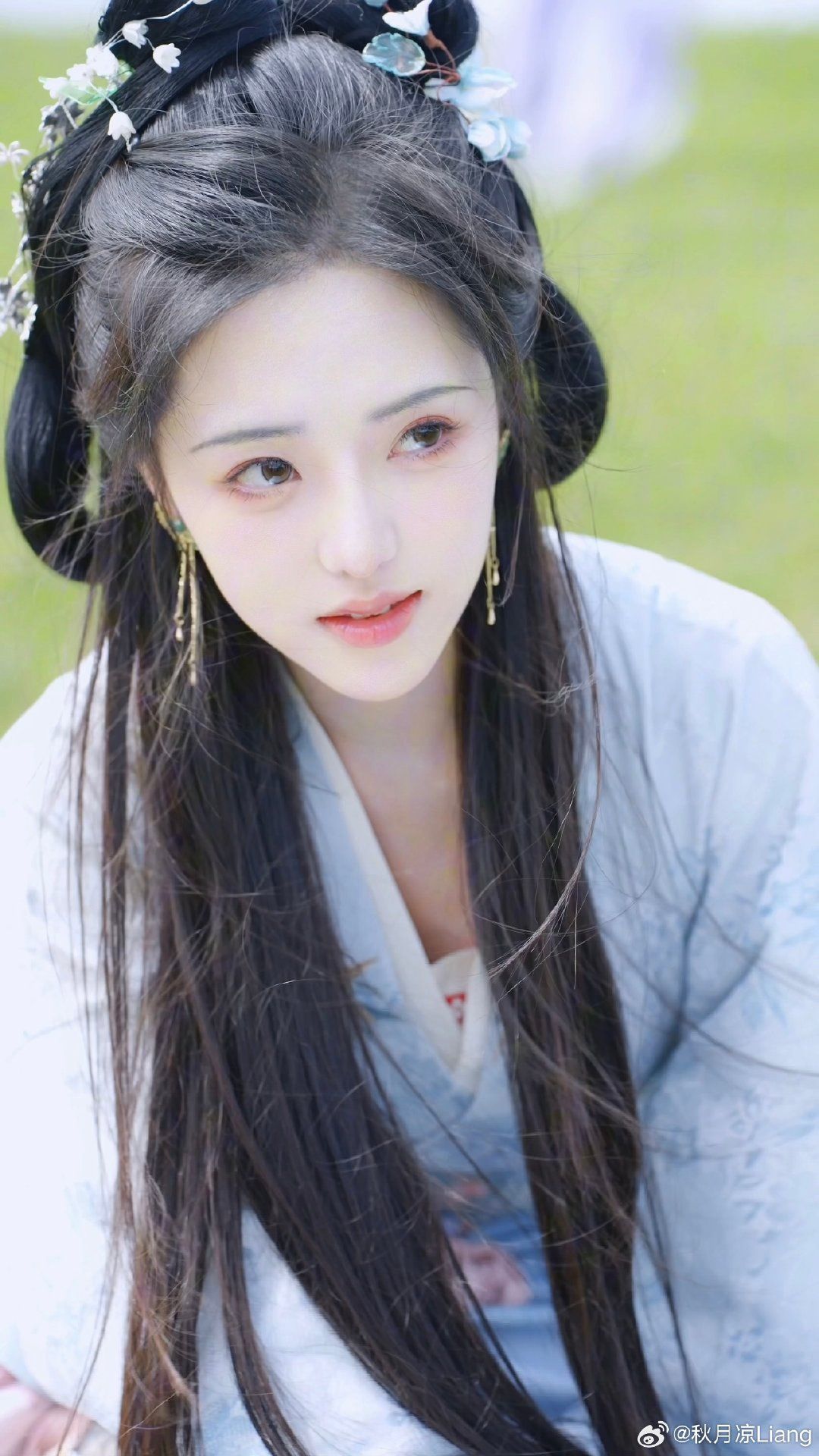 The Elegance of Cheongsam with Summer Overcoat:A Premier Fashion Statement in Chinese Heritage The Elegance of Cheongsam with Summer Overcoat:A Premier Fashion Statement in Chinese Heritage