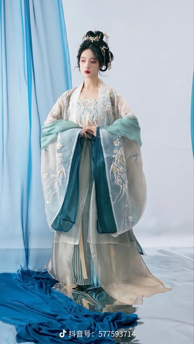 Hanfu Fashion in the Heart of Silk Road:Dunhuangs Cultural Legacy Hanfu Fashion in the Heart of Silk Road:Dunhuangs Cultural Legacy