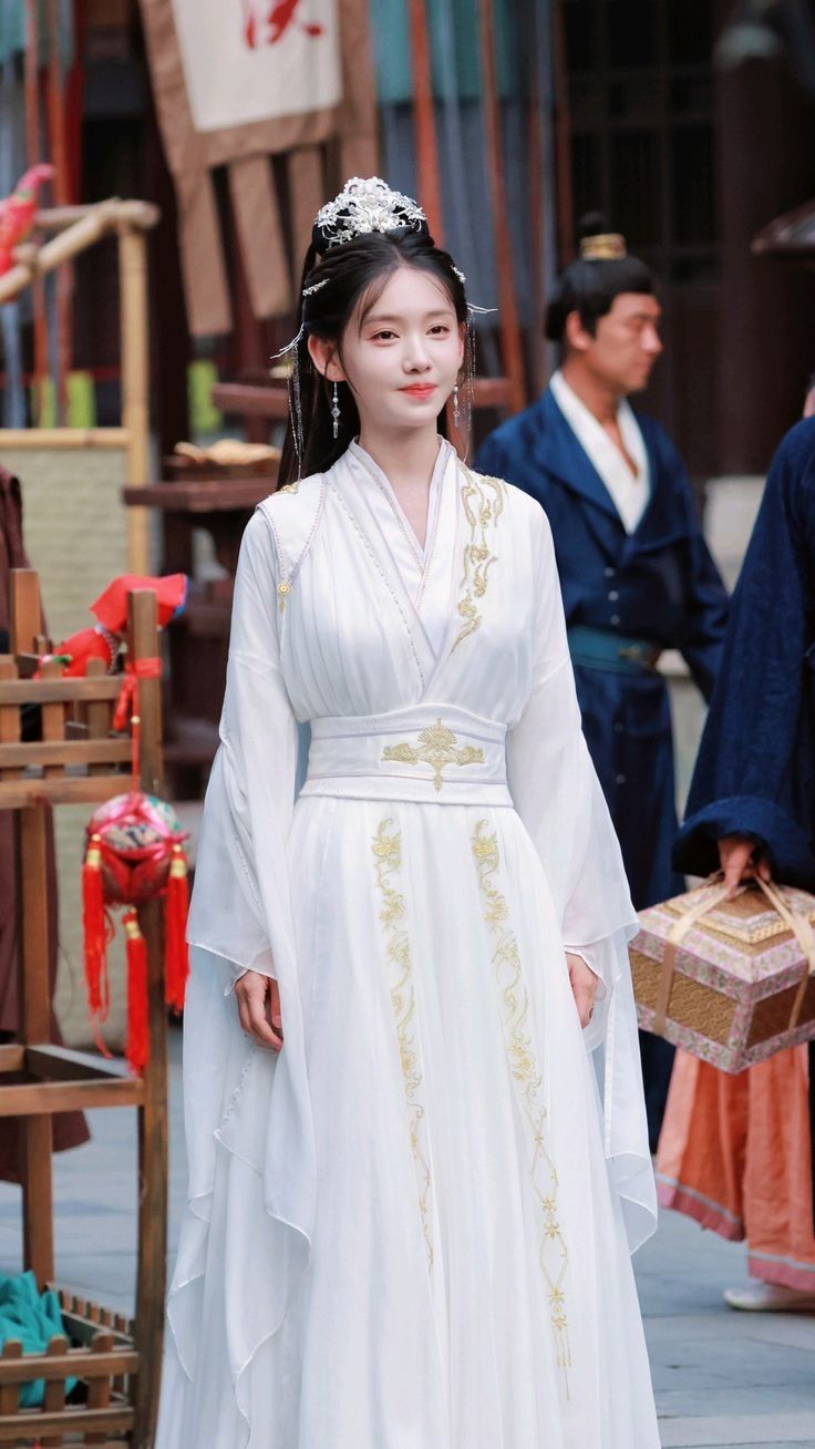 Red Cheongsam Accessories:The Perfect耳环 Pairing Red Cheongsam Accessories:The Perfect耳环 Pairing