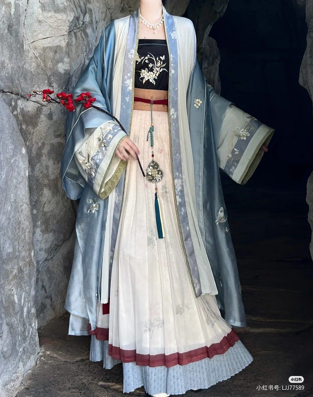 Elegant Immortality in Song Dynasty Hanfu:The Enchanting Beauty of Traditional Chinese Clothing Elegant Immortality in Song Dynasty Hanfu:The Enchanting Beauty of Traditional Chinese Clothing