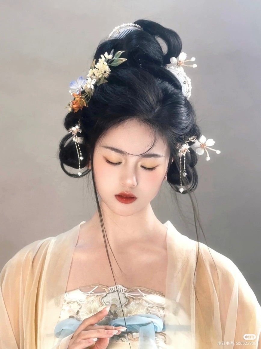 The Enchantment of Chinese Traditional Clothing:The Splendor of Hanfu Womens Tang Style Attire The Enchantment of Chinese Traditional Clothing:The Splendor of Hanfu Womens Tang Style Attire