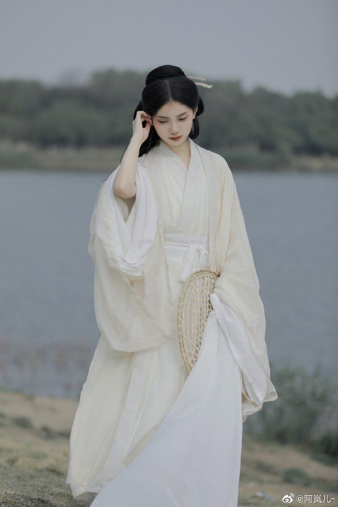 Elegant and Confident:How to Style Hanfu for Plus-Size Girls to Achieve a Slim Look Elegant and Confident:How to Style Hanfu for Plus-Size Girls to Achieve a Slim Look