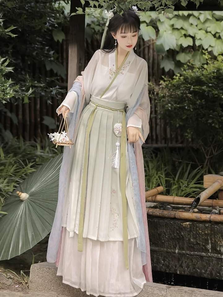 The Qipao Bride:Embracing Tradition in Her Wedding Gown The Qipao Bride:Embracing Tradition in Her Wedding Gown